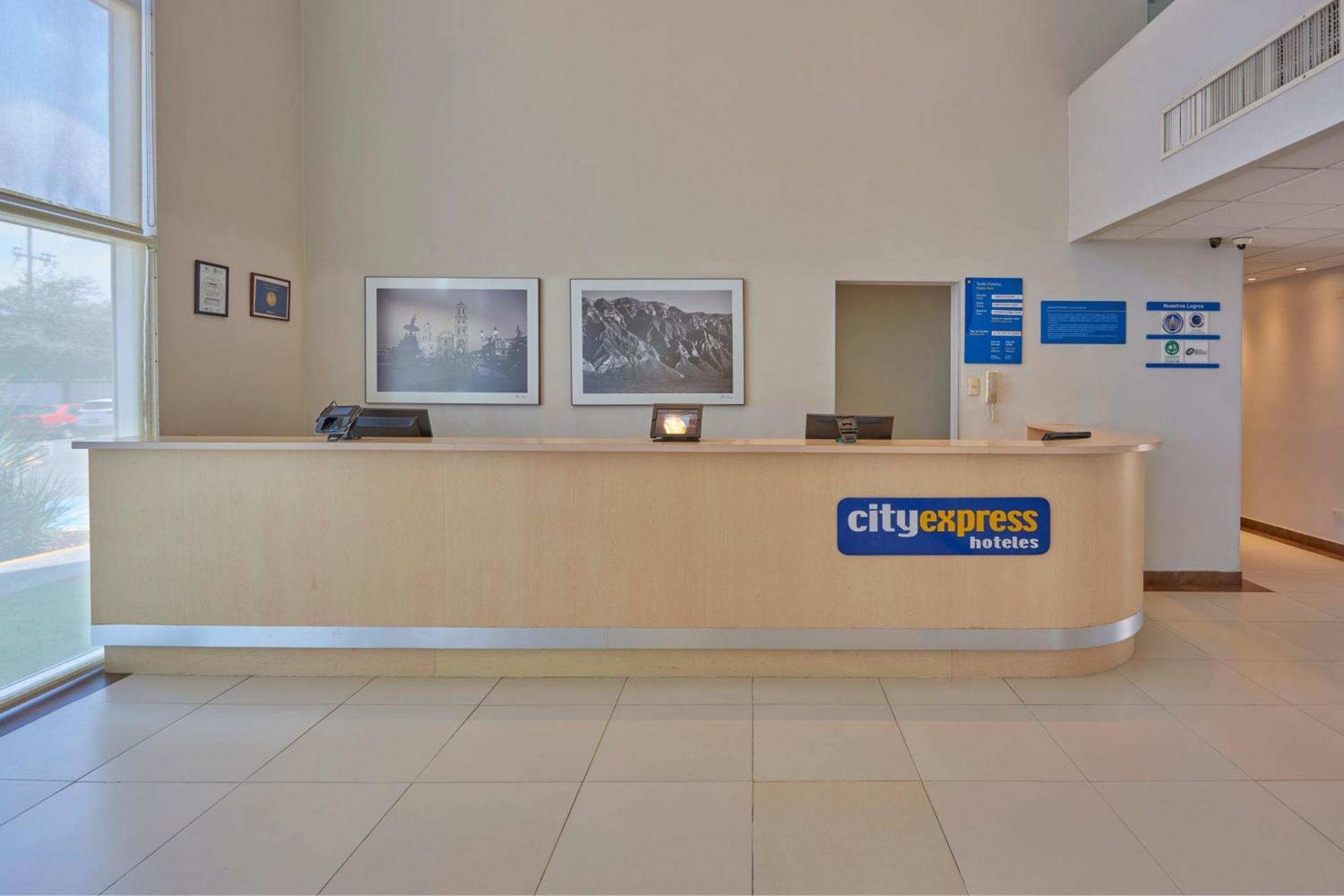 City Express By Marriott Saltillo Sur Extérieur photo